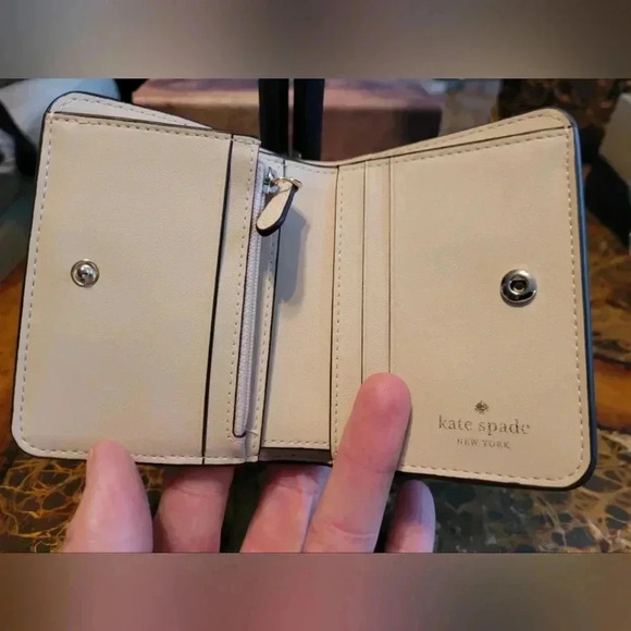 Kate Spade Beige Wallet NWT - Picture 5 of 6